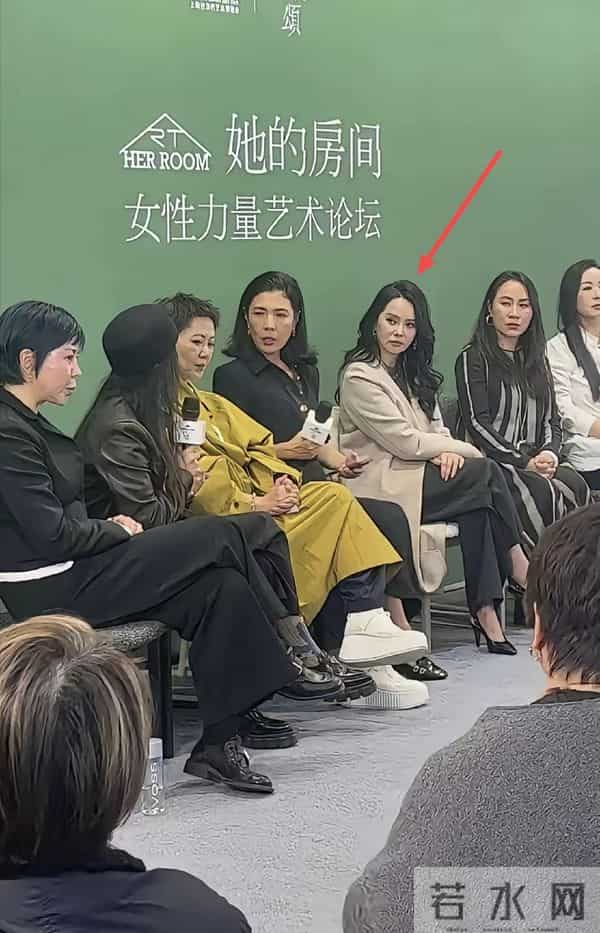 闫妮素颜曝光显老态,网友抓拍明星,高清镜头下,原来她们长这样