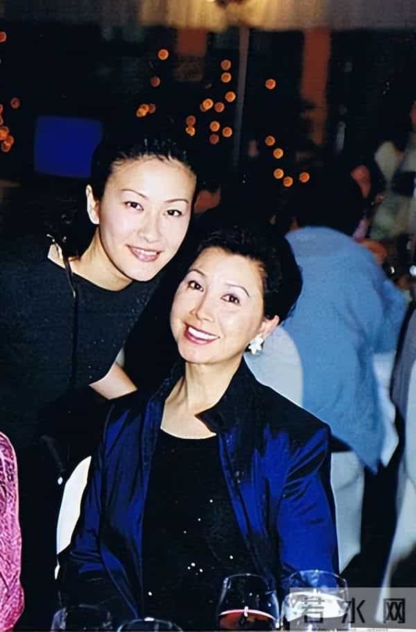 突传死讯!香港知名演员的老公在家中离世,坐在轮椅上没有了呼吸