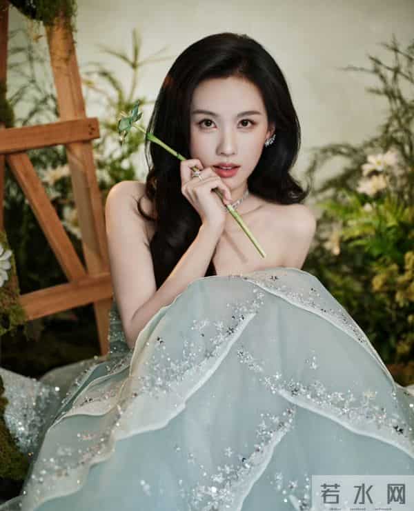 陈都灵 星光抹胸裙