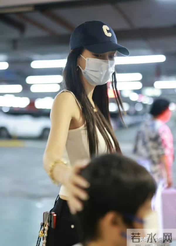 小海绵和杨颖现身上海！杨颖打扮朴素，小海绵长高了也长胖了！