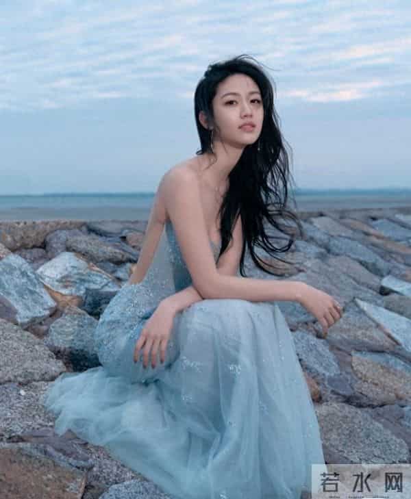 向涵之 吊带低胸裙