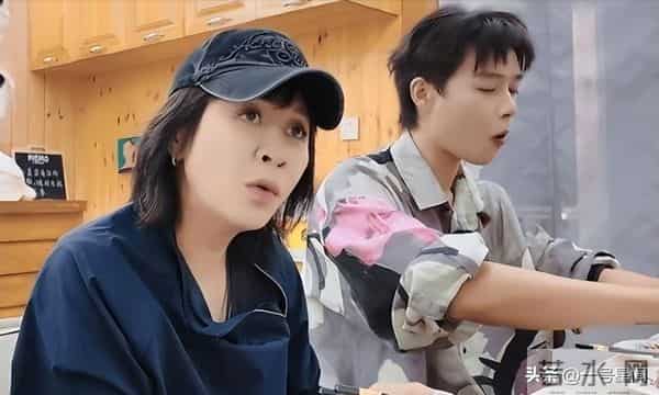 没有对比就没有伤害，至今"无人敢娶"的张也，让刘嘉玲沉默了