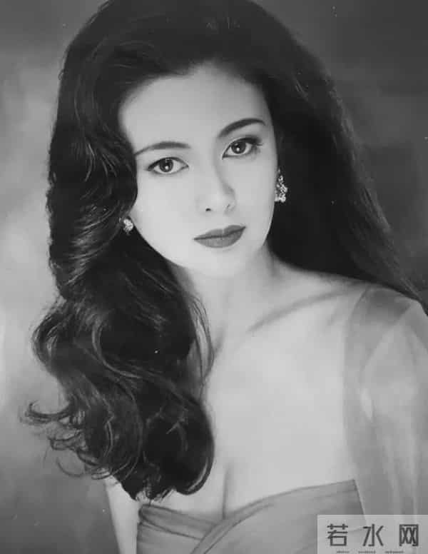 娱乐圈满族美女图鉴：每一位都貌美如花，谁最令你意想不到？