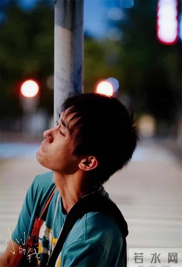 24岁摘金鸡影帝！易烊千玺的封神之路,藏着3个硬核真相