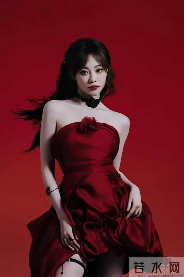 祝绪丹｜红裙黑饰氛围感拉满！又美又飒太戳我
