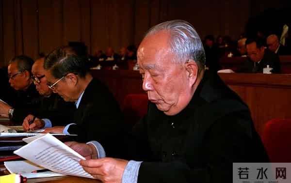 港星罗文来广州演出,因互动被批台风腐朽,省委书记任仲夷怎么看