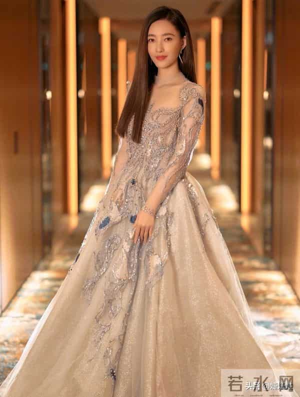 “素颜女神”王丽坤 身材高挑天生冷白皮,40岁看起来和20岁时一样