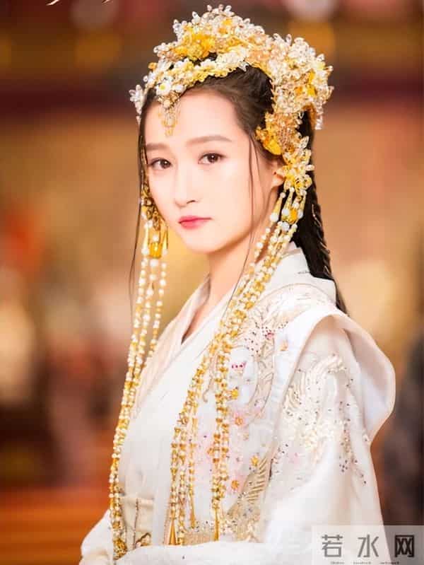 娱乐圈满族美女图鉴：每一位都貌美如花，谁最令你意想不到？