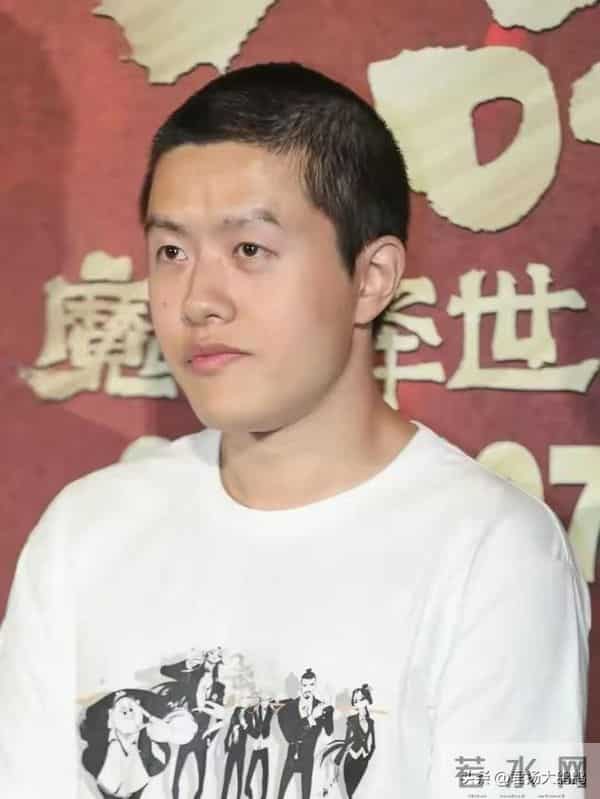 张艺谋没说错, “不合群”的导演饺子,才是娱乐圈真正的“聪明人”