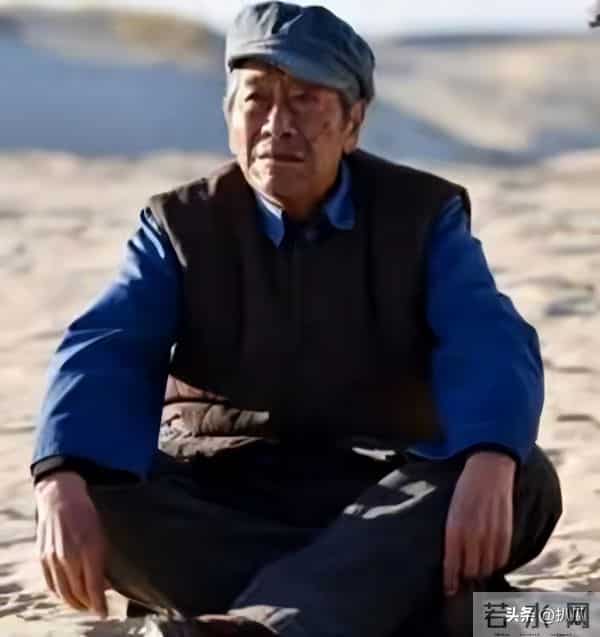 “老夫少妻”的残酷暴露无遗，王奎荣尽显老态，妻子依旧容颜娇美