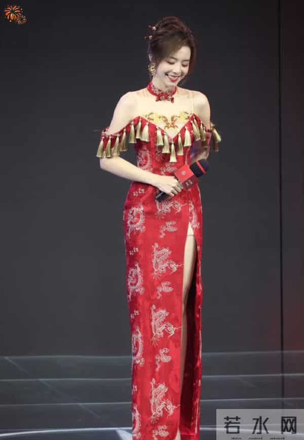 余霜旗袍装真好看