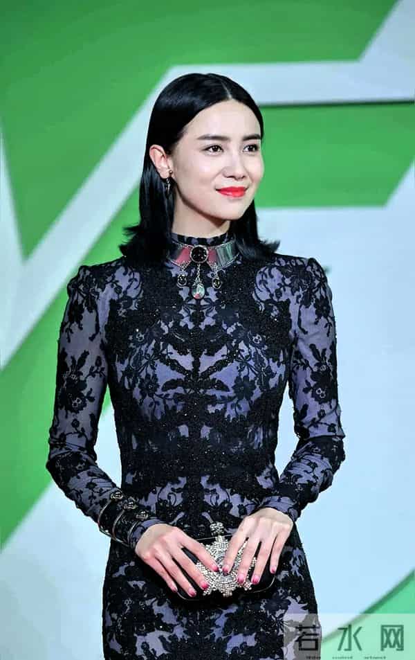 金鸡奖红毯成“照妖镜”!姚晨脸肿蒋勤勤歪嘴,叶童优雅胜出