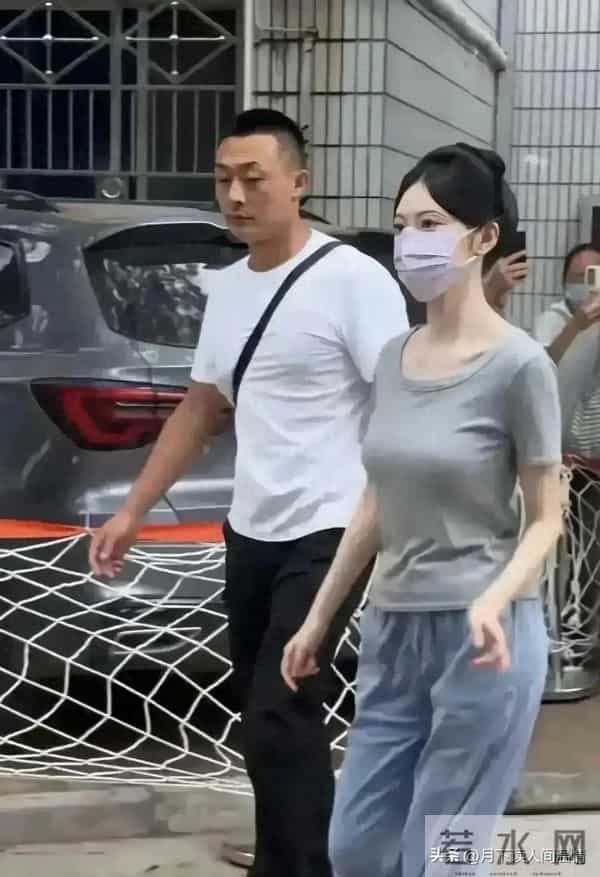 被景甜惊艳到!前凸后翘的曲线,张继科恐怕肠子都悔青了!