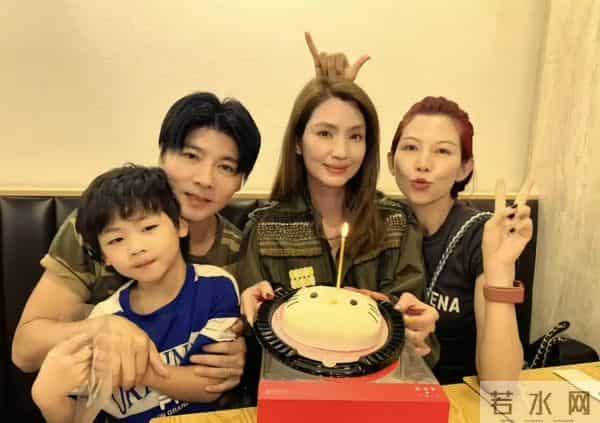 蔡少芬为小儿子庆生，她52岁了儿子才6岁，难怪一直拍戏不能退休