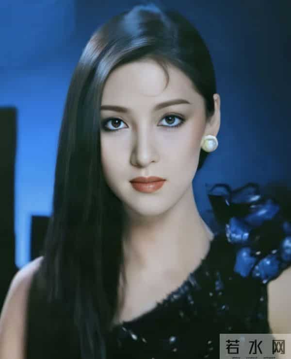 娱乐圈满族美女图鉴：每一位都貌美如花，谁最令你意想不到？