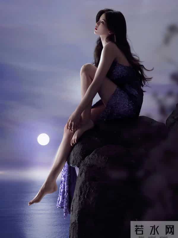 杨超越光脚丫写真