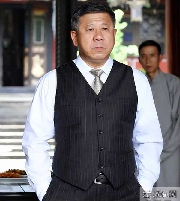 原来他俩是夫妻,家里家外老婆是领导,68岁住大别墅仍坚持拍戏