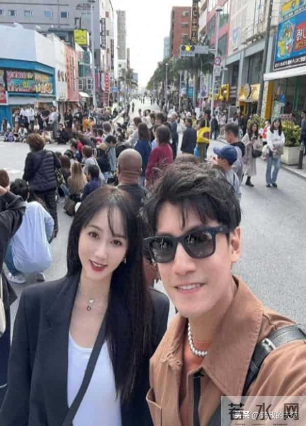 46岁陈乔恩晒端午海边玩耍!老公视角下身材紧致有料,艾伦好会拍