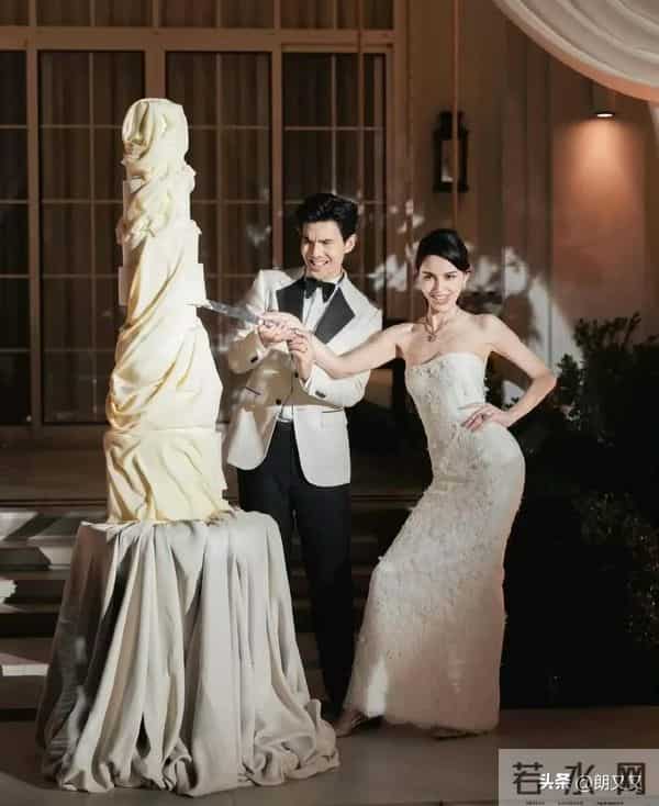 泰国演员Mai 大婚,这婚纱太漂亮了