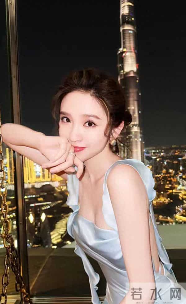 唐艺昕,性感露背装,美到窒息!