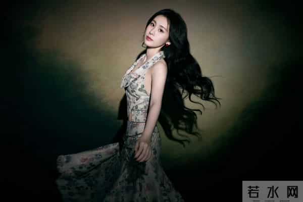 张碧晨优雅迷人好身材