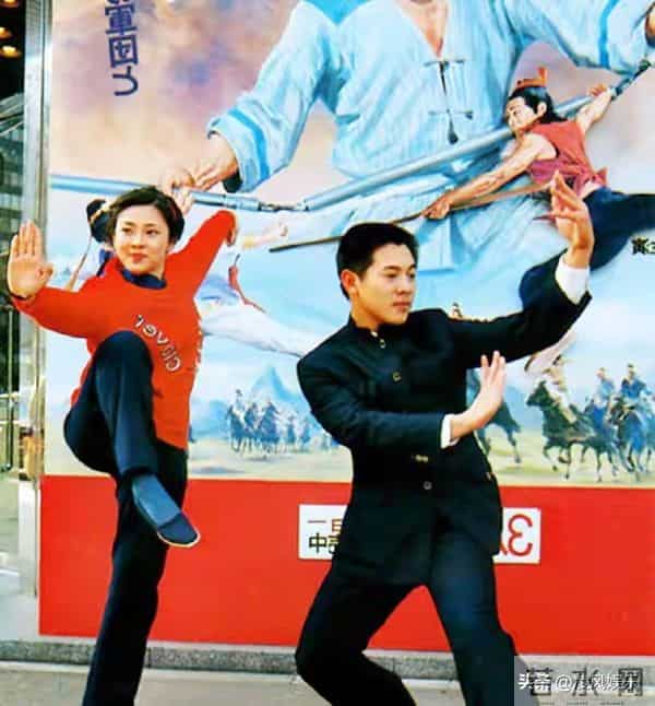 机关算尽太聪明?结婚26年后,一张照片暴露利智李连杰真实感情