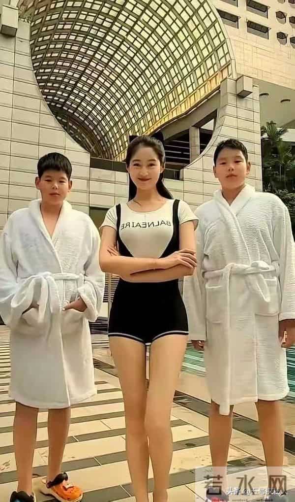 王媛可：因丈夫长得太帅倒追5年，婚后生下双胞胎，取名一模一样