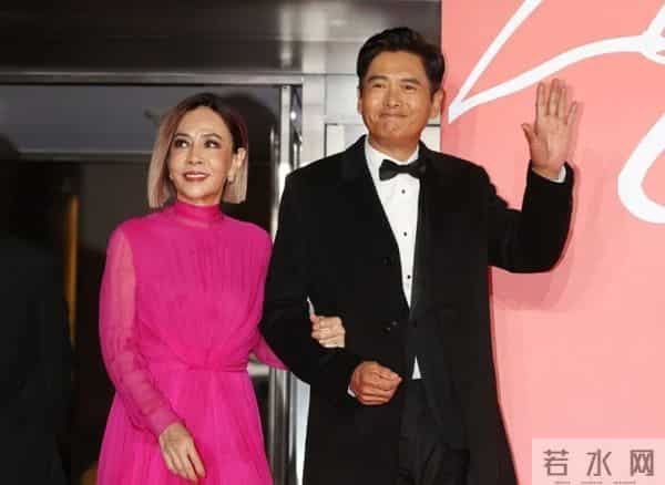 69岁周润发“逆生长”，白发染黑梦回《上海滩》，逆袭成冻龄男神