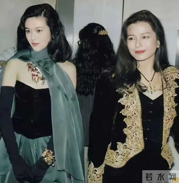 娱乐圈满族美女图鉴：每一位都貌美如花，谁最令你意想不到？