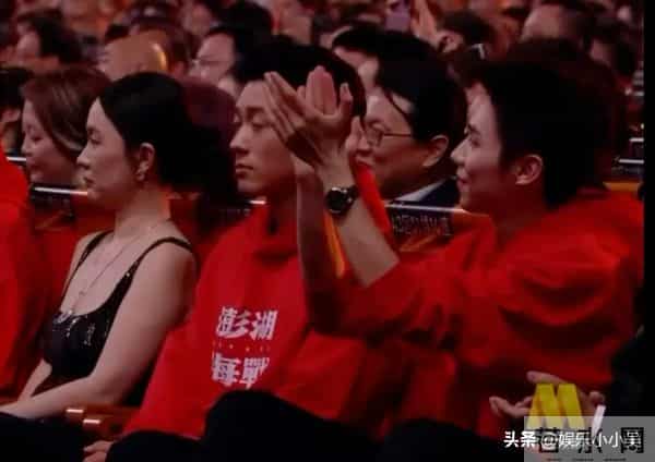 看易烊千玺获奖，其他演员的反应就知道什么叫众望所归，满是欣赏