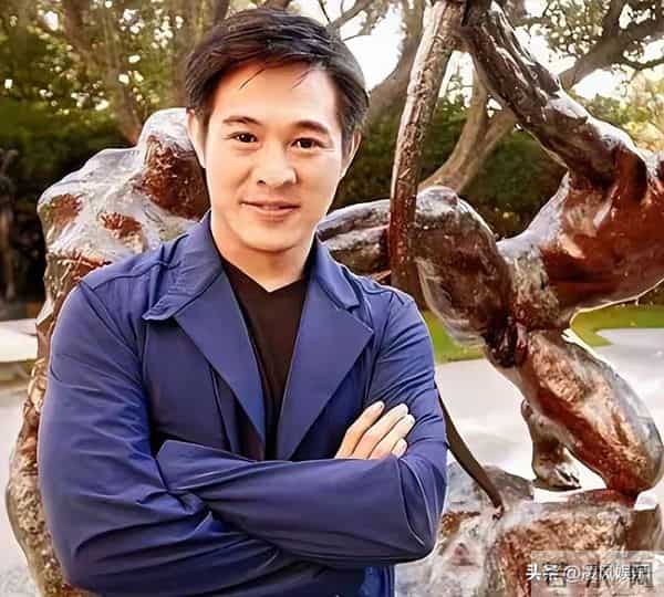 机关算尽太聪明?结婚26年后,一张照片暴露利智李连杰真实感情