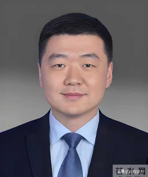 一句话让倪萍泪崩!杨亚洲儿子杨博力挺继母,背后原因让人心疼