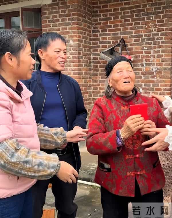 梁志辉迟迟不认亲引起质疑,梁爸梁妈相信儿子,直播带货动力足