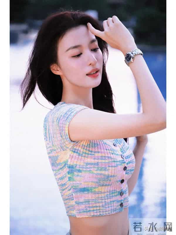 王楚然这组夏日随拍，美到想直接存图当壁纸！