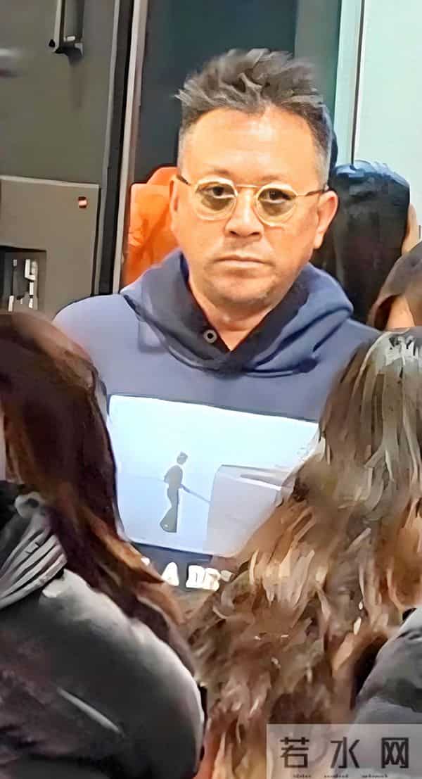 54岁王学兵:多年没戏拍,老得活像60多岁