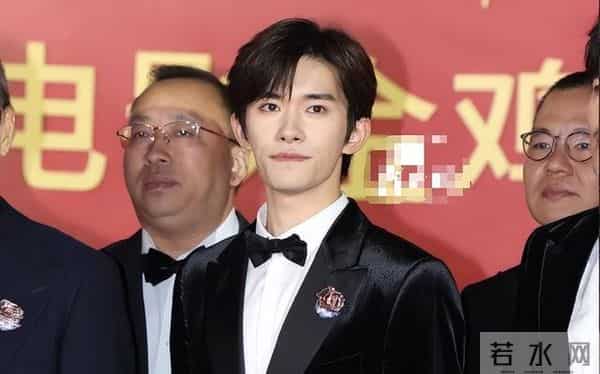 这一夜，金鸡奖成“照妖镜”姚晨脸肿，蒋勤勤歪嘴，佟丽娅褶子多