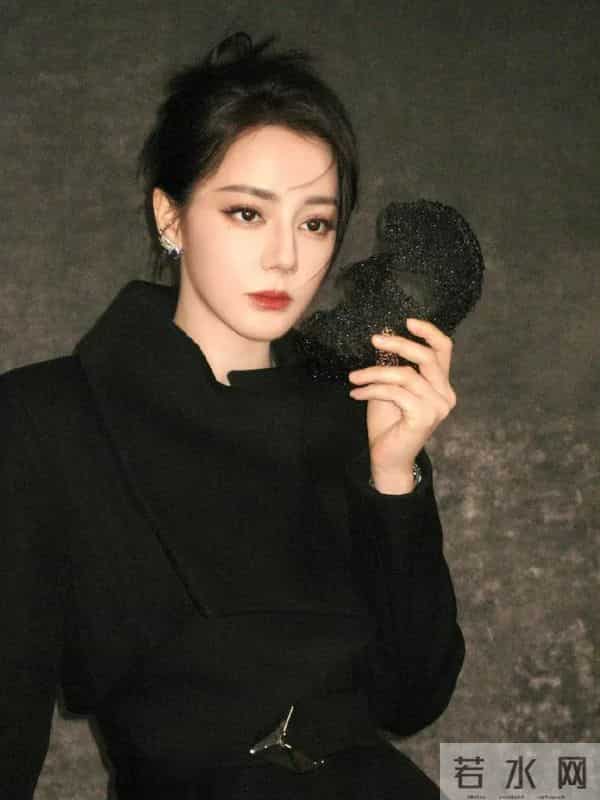 迪丽热巴新图来袭