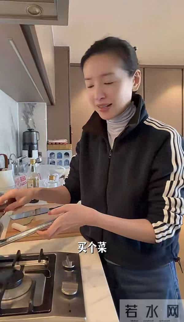 45岁董洁北京定居，住豪宅不请保姆不通暖气，自己洗衣做饭很勤劳