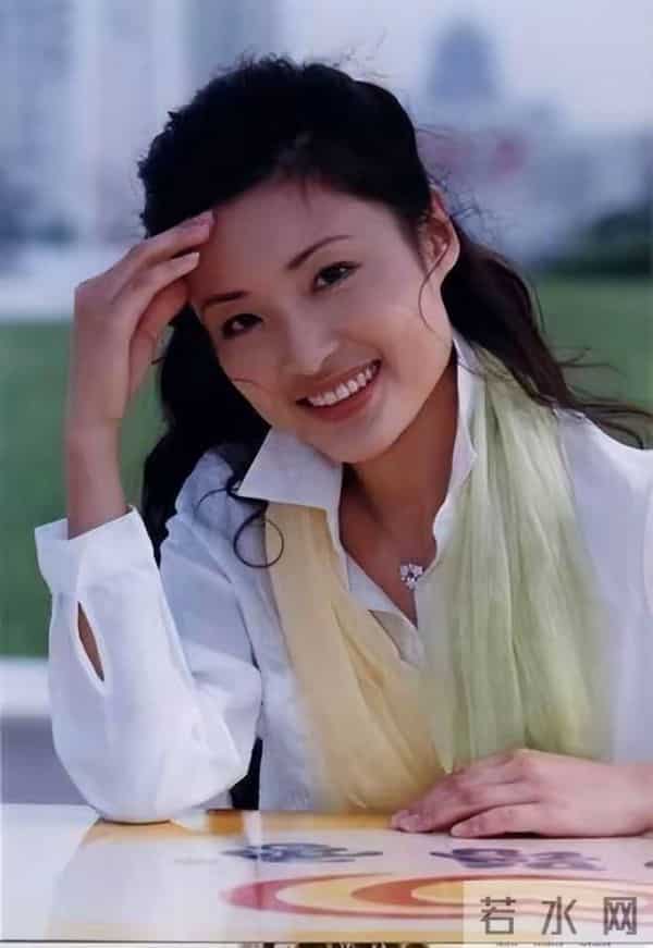 她是“央视一姐”,结婚12年选择离婚,坦然:婚姻给我的尽是痛苦