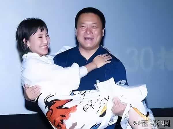 她19岁与导演私奔,在地下室裸婚连生3胎,今被丈夫用7部剧捧红!