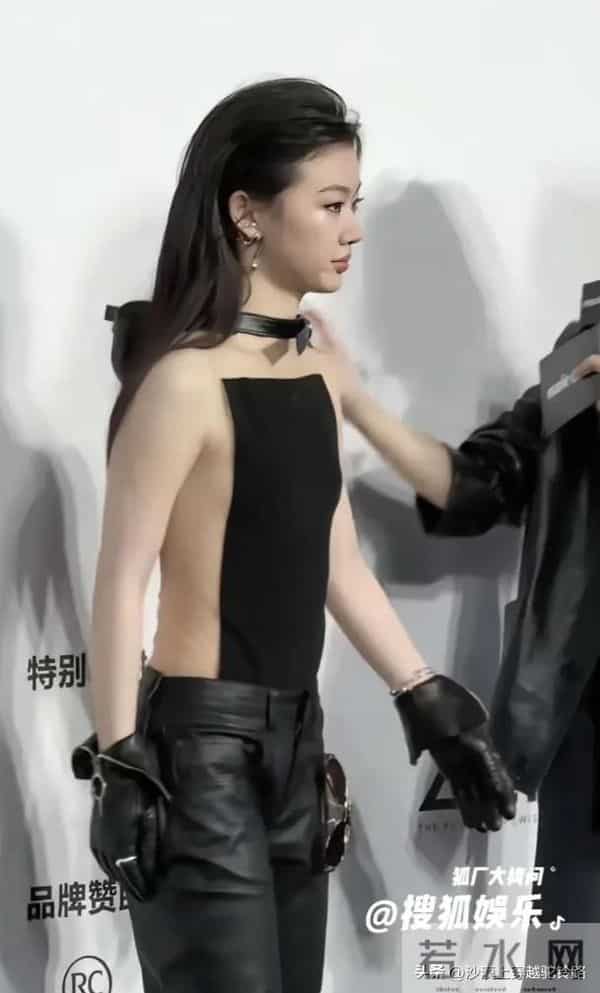 单依纯穿衣风格再次引发争论。造型一出来,网上就炸开了锅