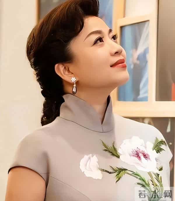 没有对比就没有伤害，至今"无人敢娶"的张也，让刘嘉玲沉默了