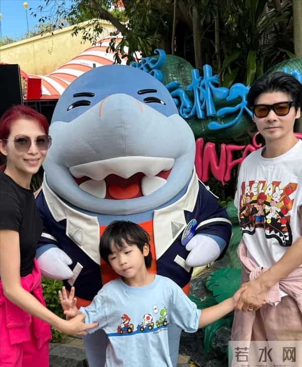 蔡少芬为小儿子庆生，她52岁了儿子才6岁，难怪一直拍戏不能退休