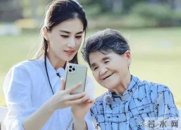 不装了！杨子黄圣依离婚后，男方妈妈另一面曝光，走上了向太老路