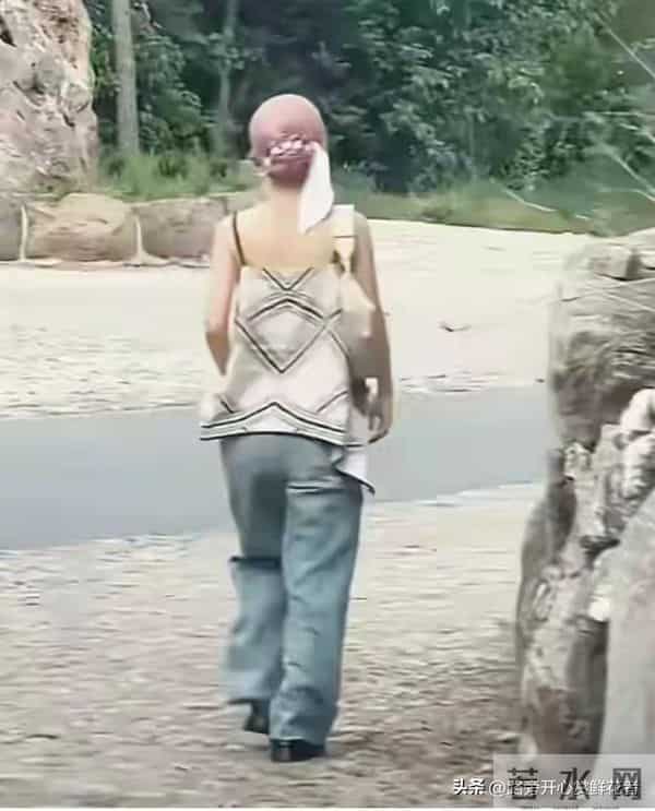 别容貌焦虑了!赵丽颖真实身材曝光,原来女明星也和我们一样