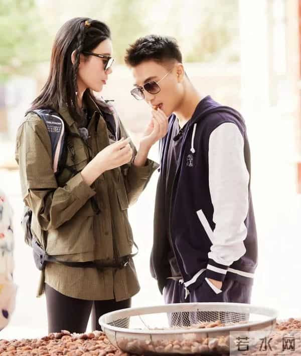 奚梦瑶晒女儿，女儿背香奈儿像洋娃娃，奚梦瑶才是绝处逢生的强者