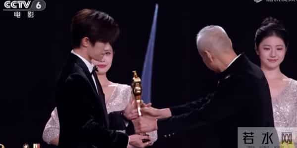 24岁摘金鸡影帝！易烊千玺的封神之路,藏着3个硬核真相