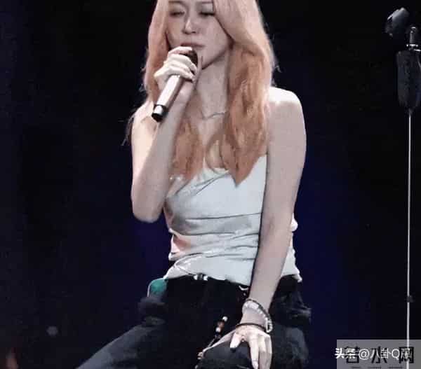 香港“最后”一个天后,被拍到和黑人出入酒店,如今43岁孤身一人