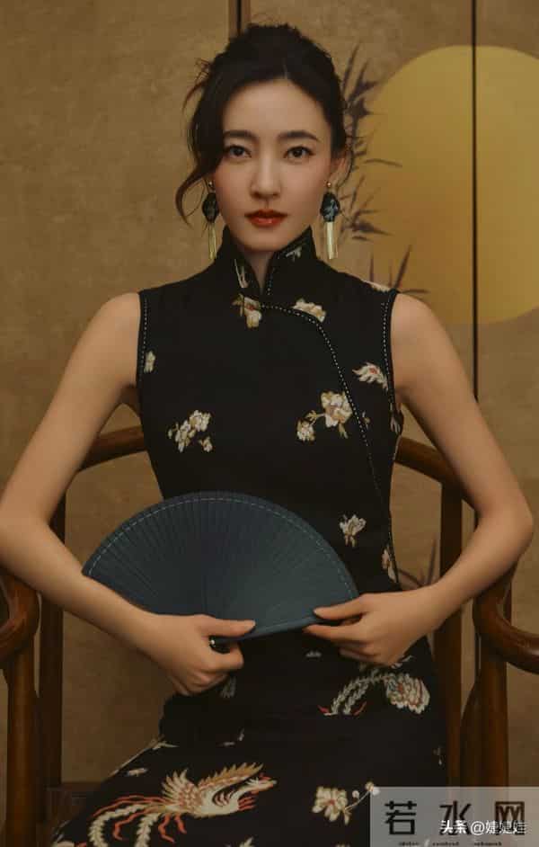 “素颜女神”王丽坤 身材高挑天生冷白皮,40岁看起来和20岁时一样