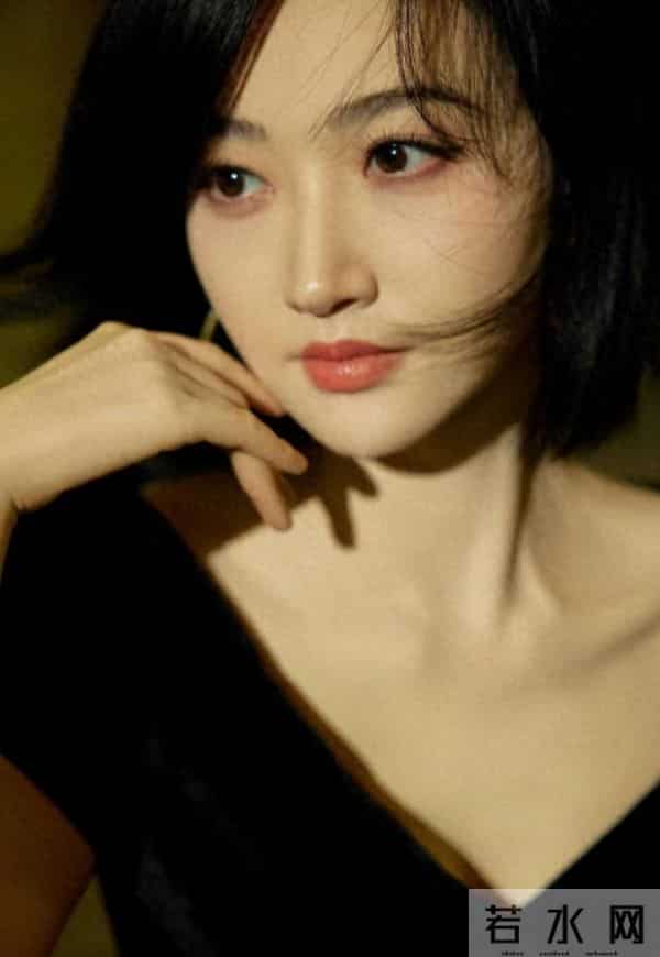 景甜 黑色包臀裙氛围感写真